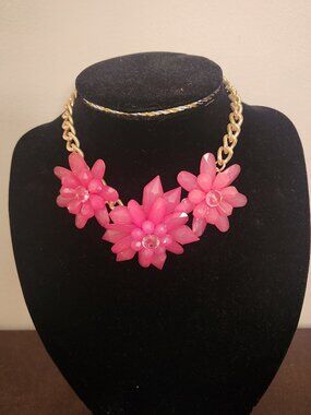 Charming Charlie Fuchsia Pink Flowers Necklace
